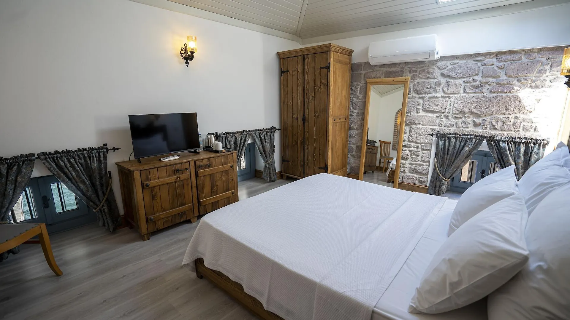 Villa Pietra Butik Otel contacts
